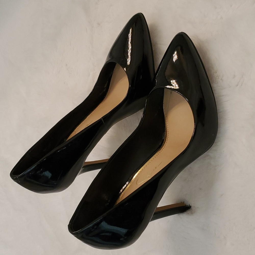 LIKE NEW Black Patent Leather Pumps